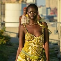 Collina Strada em horta psicadélica na noite de estreia da New York Fashion Week