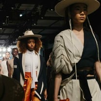 La muestra de moda “Rastros” de la diseñadora Ana Paula Andreu se instala en Monterrey tras presentarse en Nueva York