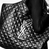 Prada prend la tête de l’index Lyst et Saint Laurent signe le sac le plus désirable