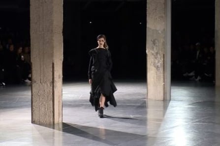 Yohji Yamamoto - Women's Autumn-Winter 2017/18 collection in Paris