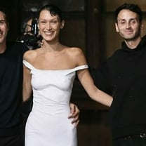 Coperni ha fatto scalpore grazie a una performance con Bella Hadid