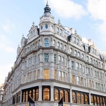 Burberry 在伦敦推出首家全新概念旗舰店，即将登陆上海恒隆广场