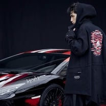 Automobili Lamborghini apre una lounge a Tokyo e lancia una capsule con Yohji Yamamoto