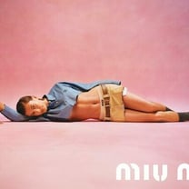 ミュウミュウが2022年春夏キャンペーン発表、エマ・コリンやイ・ユミらをモデルに起用