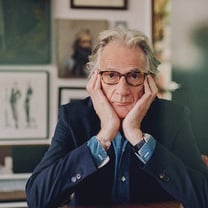 Paul Smith celebra 50 años en la moda con una nueva fundación y un libro
