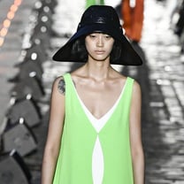 Courreges convierte París en una pasarela callejera y anticipa su conversión