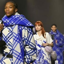 「バーバリー」が刷新　ダニエル・リーが就任して初のコレクションをロンドンで発表