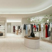 Massimo Dutti refuerza su presencia en Granada con una tienda insignia