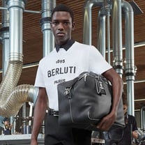 クリス・ヴァン・アッシュの「ベルルッティ」初ショーに先駆けカプセルコレクション披露