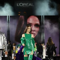 L'Oréal veranstaltet Laufstegshow in der École Militaire