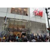 Publikumswirksame Eröffnung des H&M-Flagship-Stores mit John Legend