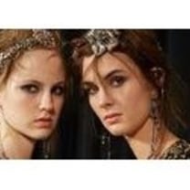 Bonbonbunte Mode und Protest: London Fashion Week hat begonnen