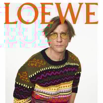 Loewe elige a los intérpretes Daniel Craig y Greta Lee como protagonistas de su nueva campaña