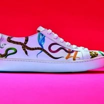 Совместная коллекция Santoni и арт-журнала Toiletpaper поступила в продажу в России