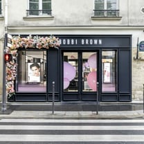Bobbi Brown fait peau neuve à Paris