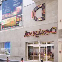 Desigualが日本での活動を強化。大阪では新しいクリエイティブ・コンセプト、東京では新店舗を展開。