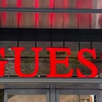 早报 | Guess去年收入增长4%；爱马仕扩大美妆业务将发布首个眼妆系列