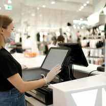 Face à la flambée épidémique, le casse-tête du manque de personnel en boutique