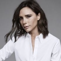 Victoria Beckham estreia na criação de roupas infantis