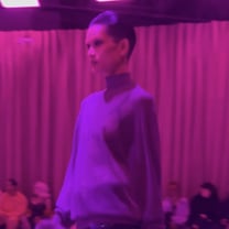 Alexander Wang retorna à New York Fashion Week com desfile dividido em três partes