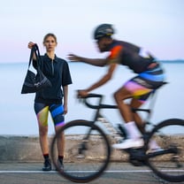 Pour l’été 2023, Paul Smith et Agnès b. enfourchent leur vélo