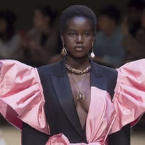 Eleganz und Metamorphose bei Alexander McQueen