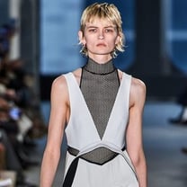 New York Fashion Week : Proenza Schouler énonce sa vision singulière du glamour