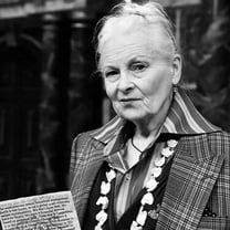 “无可争议的英国时尚女王”，时装设计大师 Vivienne Westwood 离世