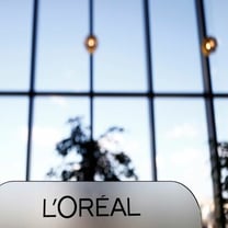 Siguen adelante las demandas contra L'Oreal y Revlon por sus productos de alisado capilar