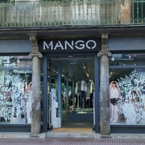 Mango despliega su línea "Teen" a través de 7 tiendas pop up en España