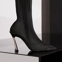 Mugler lance la première collection de souliers signée Casey Cadwallader