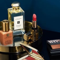 Las ventas de Estée Lauder bajan un 17 % en el segundo trimestre, pero se elevan las previsiones anuales