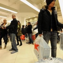 Etats-Unis : les ventes en ligne bondissent pour le début des fêtes