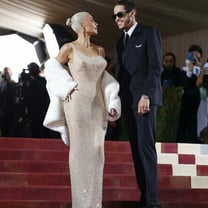 Al Met Gala, Kim Kardashian ruba la scena come Marilyn