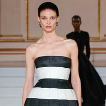 Carolina Herrera anuncia primeiro desfile de destino para o Resort 2024 no Rio de Janeiro