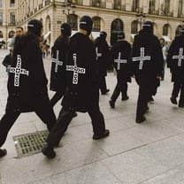 Foo and Foo brings street mob to Paris