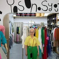 スタイリスト安野ともこが収集したアイテムを発売する「安野商店」がオープン、約3000点がラインナップ