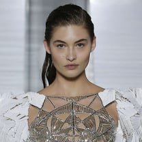 パリ オートクチュール、「バルマン」復帰に注目　「ユイマナカザト」も再参戦