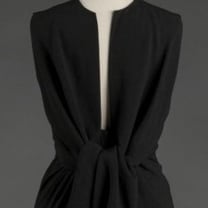 巴黎加列拉宫举行 Cristóbal Balenciaga 黑色高定时装主题展
