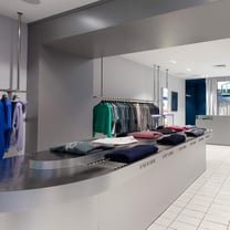 Yuxus crece en el plano físico con una nueva tienda en pleno centro de Sevilla