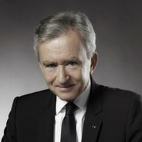 LVMH集团主席 Arnault 将家族控股公司改组为股份合作制，由子女平分股份
