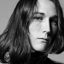 Paris zählt die Tage bis zum Hedi-Slimane-Debüt