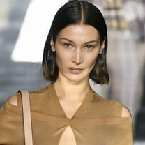 Burberry organizzerà una sfilata dal vivo l'11 marzo a Londra
