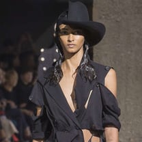Yohji Yamamoto, Meister des Dekonstruktivismus
