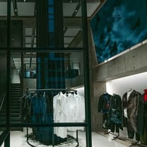 ヨウジヤマモトが14年の時を経て心斎橋に路面店オープン　即完シュプリームコラボも展開