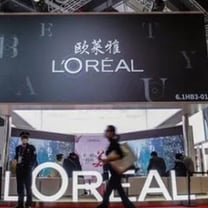 欧莱雅间接入股完美日记投资人；爱慕上市首日股价大涨逾44%