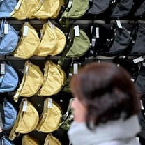 Uniqlo acusa Shein de copiar mini bolsa de sucesso