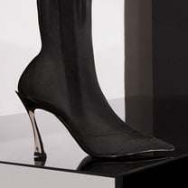 Mugler lancia la prima collezione di scarpe firmate Casey Cadwallader
