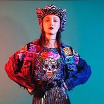 La moda mexicana artesanal rinde homenaje al Día de Muertos