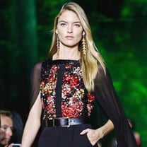 El glamour exuberante de Elie Saab en la Paris Fashion Week